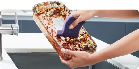 Utilización de esponja Extrema Scotch-Brite para la limpieza de ollas de aluminio
